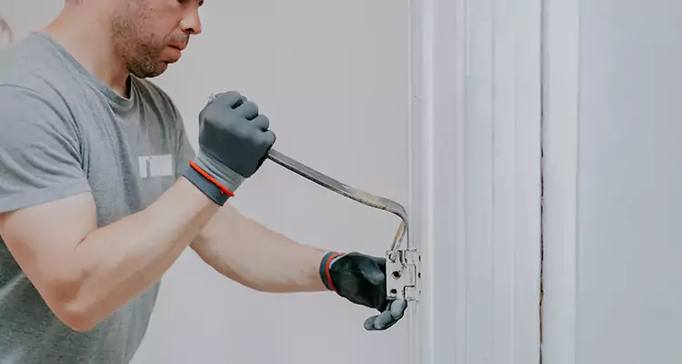 Cracked Door Jamb Repair in Hialeah Gardens, FL