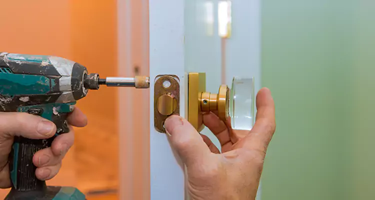 Broken Door Knob Fix in Hialeah Gardens, FL