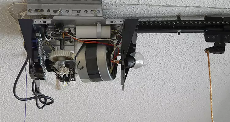 Emergency Garage Door Opener Repair in Hialeah Gardens, FL