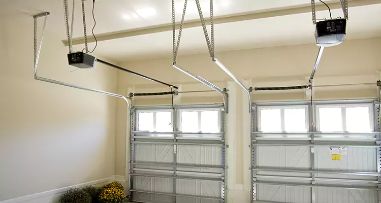 Residential Emergency Garage Door Repair in Hialeah Gardens, FL