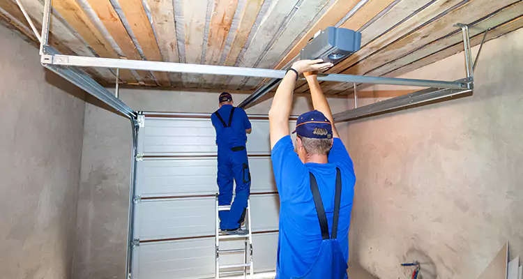 Garage Door Opener Technician in Hialeah Gardens, FL