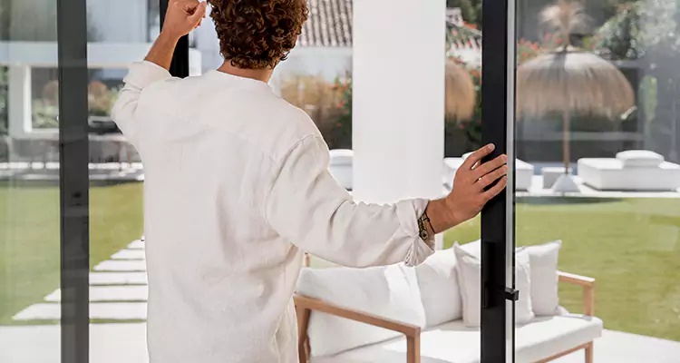 Sliding Screen Door Maintenance for Closing Issues in Hialeah Gardens, FL